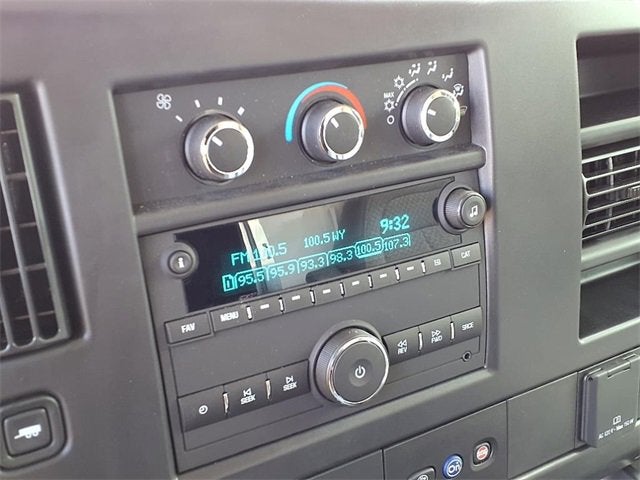 2025 Chevrolet Express Cutaway 3500 1WT