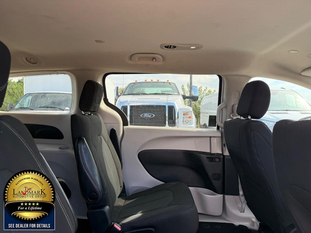 2023 Chrysler Voyager LX FWD
