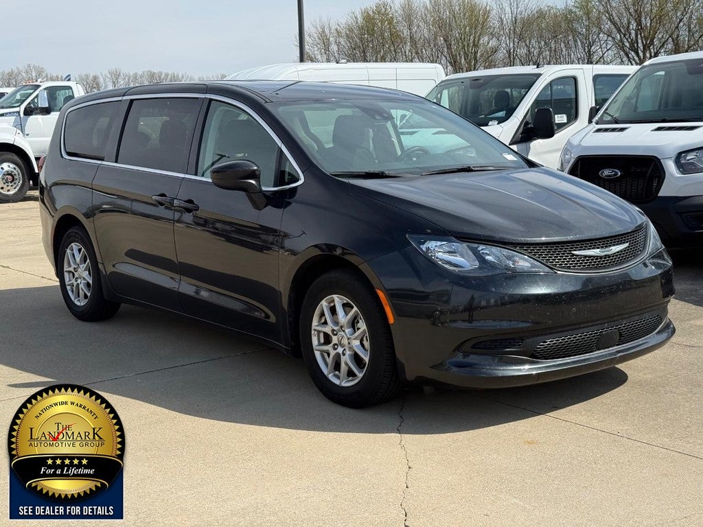 2023 Chrysler Voyager LX FWD