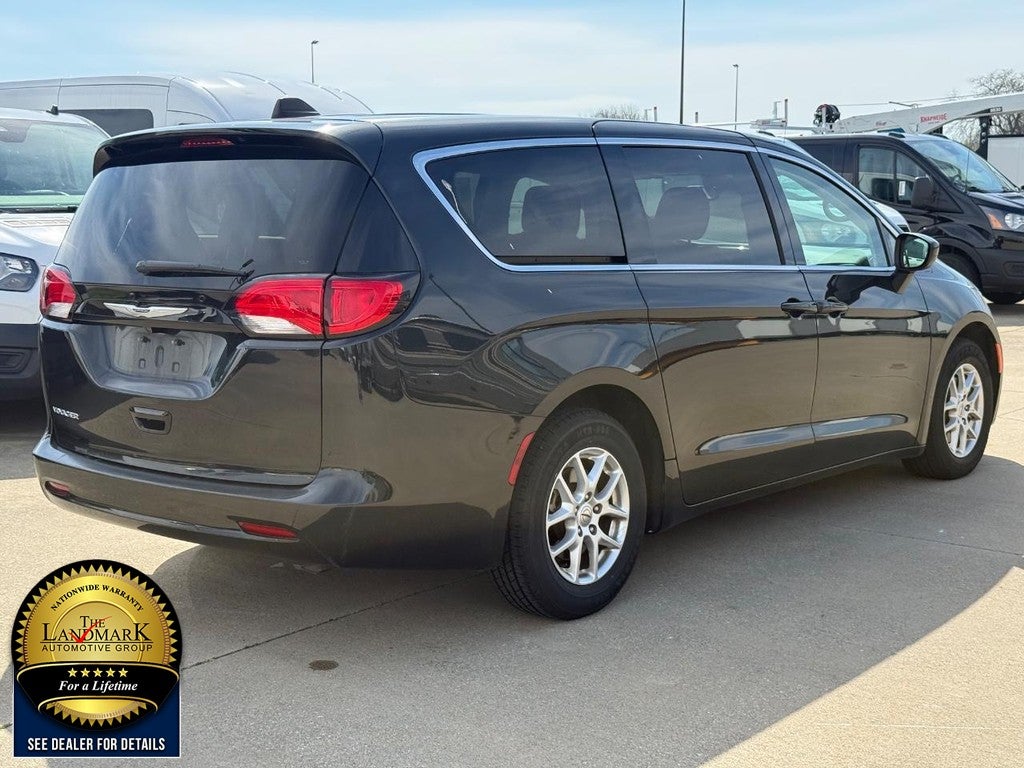 2023 Chrysler Voyager LX FWD