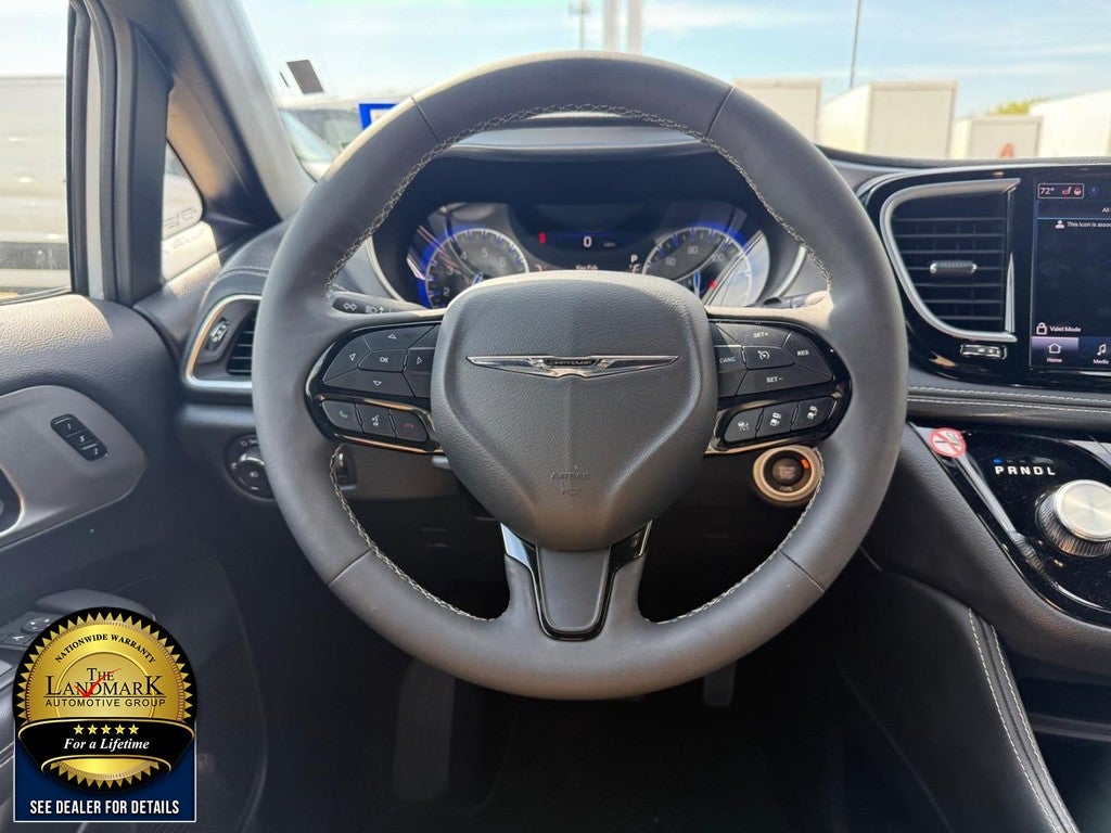 2025 Chrysler Pacifica Limited FWD