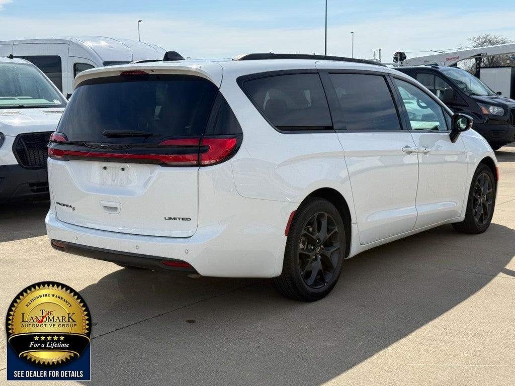 2025 Chrysler Pacifica Limited FWD