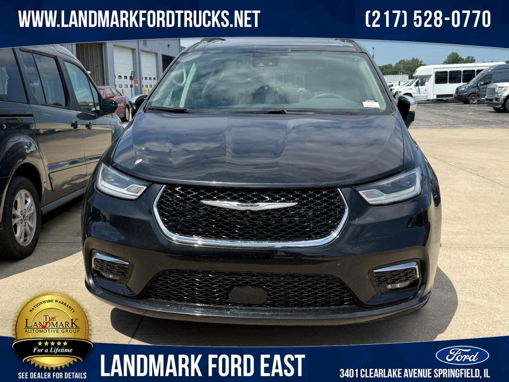 2023 Chrysler Pacifica Limited FWD