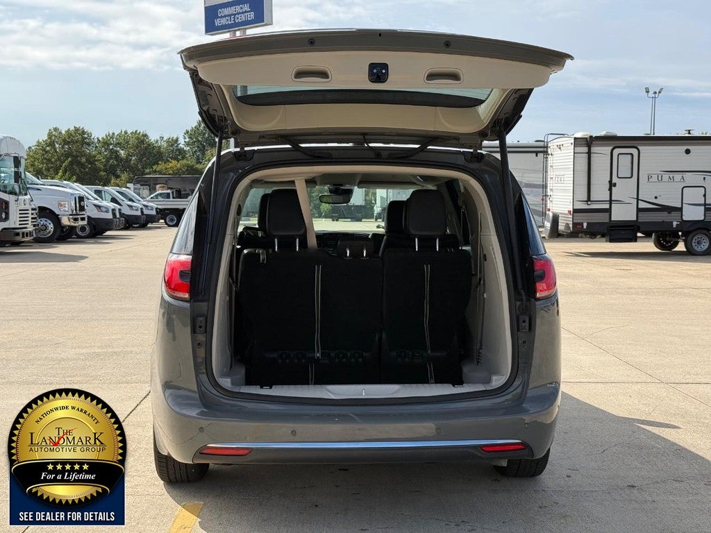 2023 Chrysler Pacifica Hybrid Touring L FWD