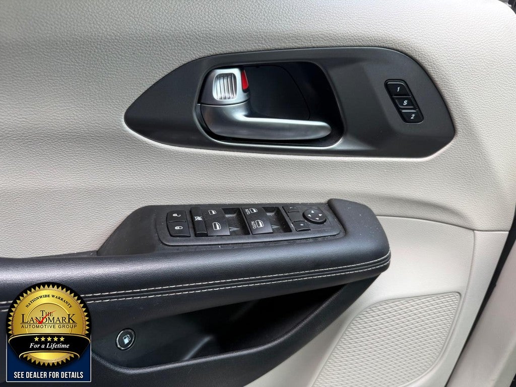 2023 Chrysler Pacifica Hybrid Touring L FWD