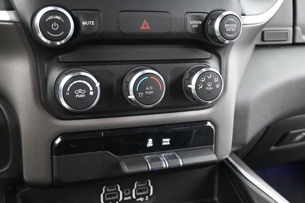 2020 RAM 1500 Big Horn 4x4 Quad Cab 6'4" Box