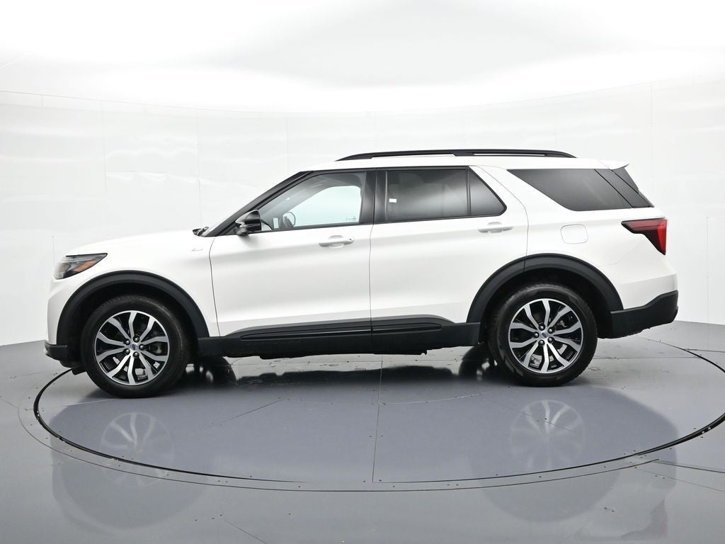 2025 Ford Explorer ST-Line 4WD
