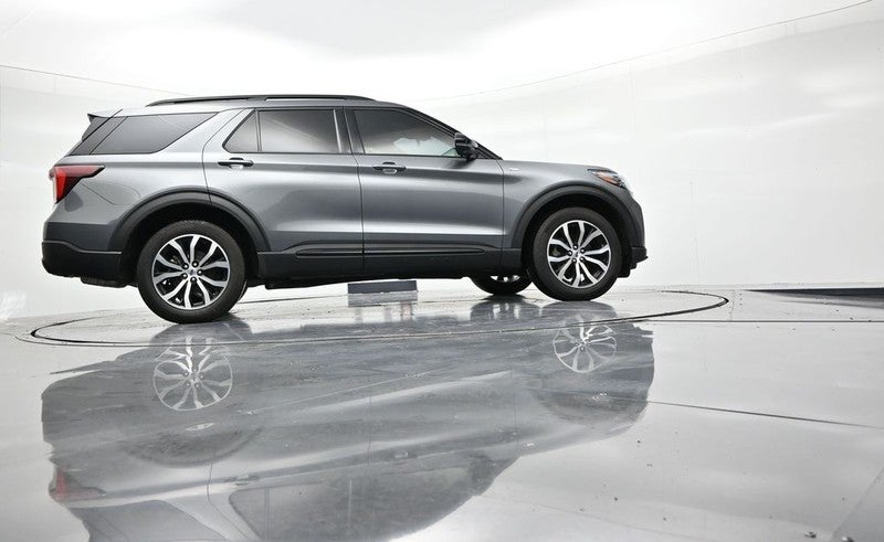 2025 Ford Explorer ST-Line 4WD
