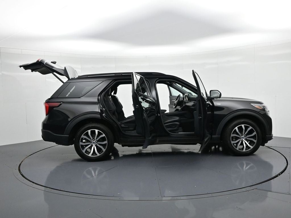 2025 Ford Explorer ST-Line 4WD