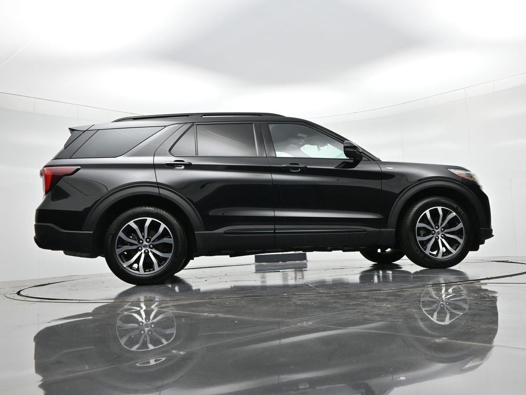 2026 Ford Explorer ST-Line 4WD