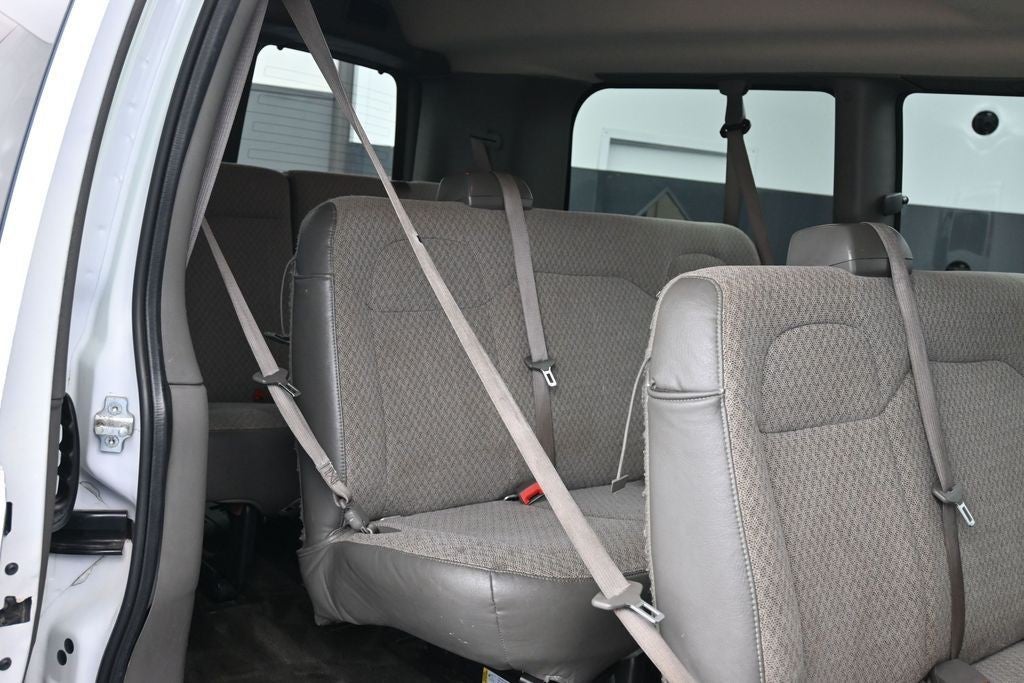 2018 Chevrolet Express Passenger RWD 3500 135" LT