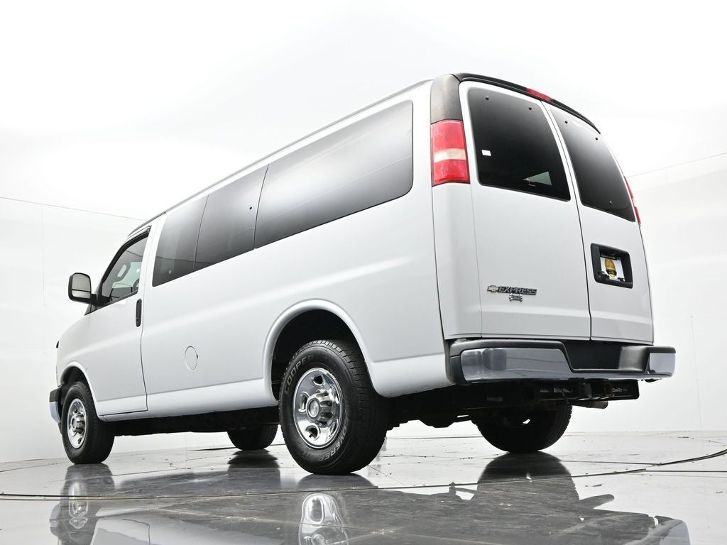 2018 Chevrolet Express Passenger RWD 3500 135" LT
