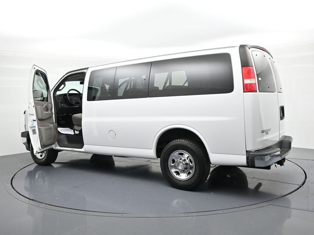 2018 Chevrolet Express Passenger RWD 3500 135" LT
