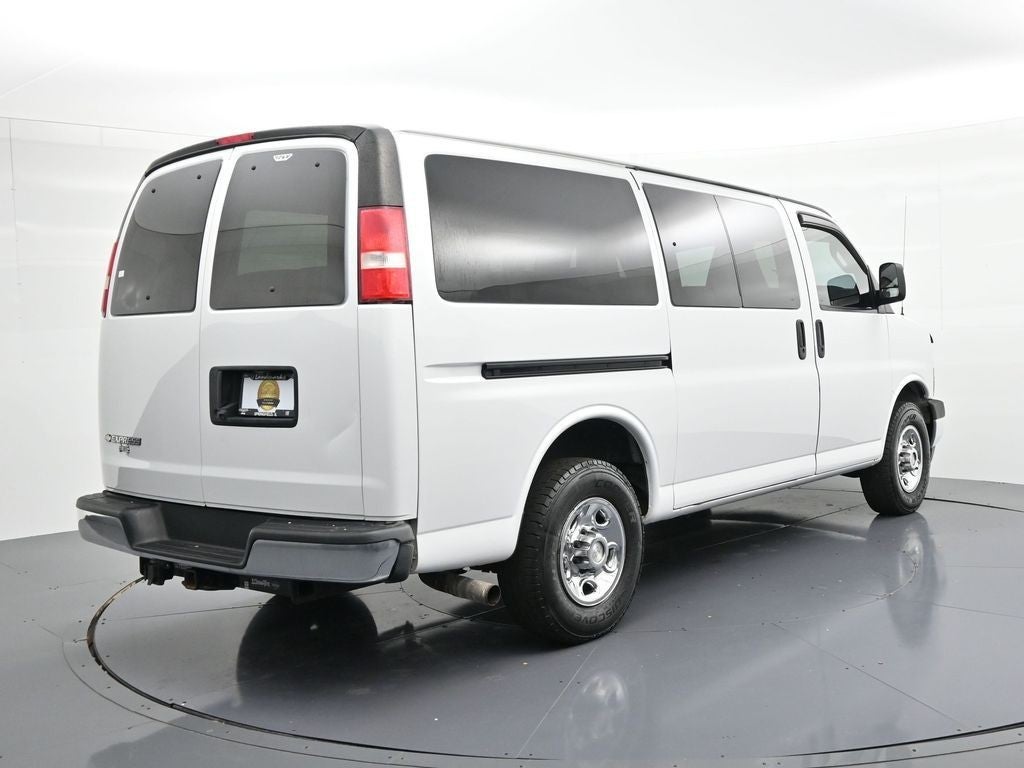 2018 Chevrolet Express Passenger RWD 3500 135" LT