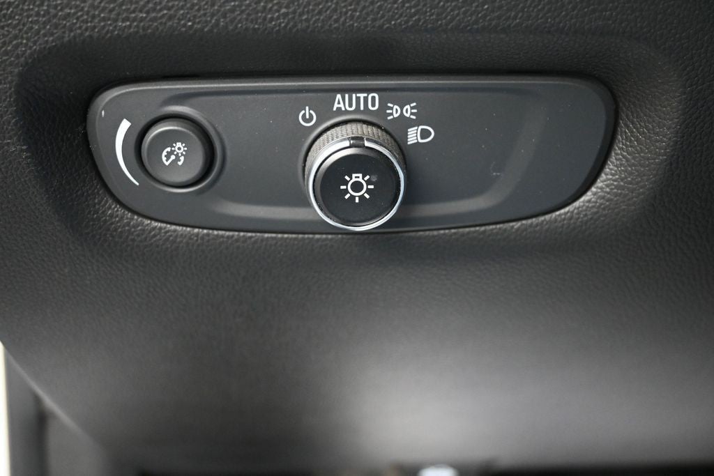 2021 Chevrolet Traverse LS w/1FL