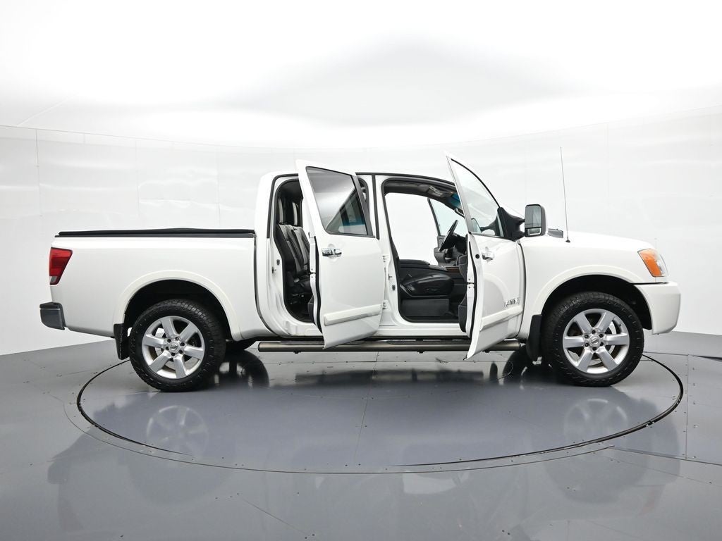 2012 Nissan Titan 4WD Crew Cab SWB SL