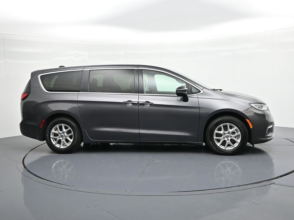 2023 Chrysler Pacifica Touring L FWD