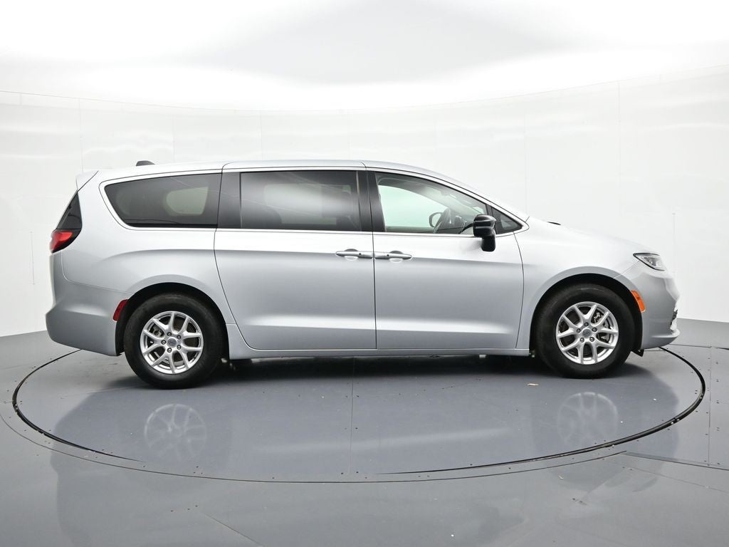 2024 Chrysler Pacifica Touring L FWD