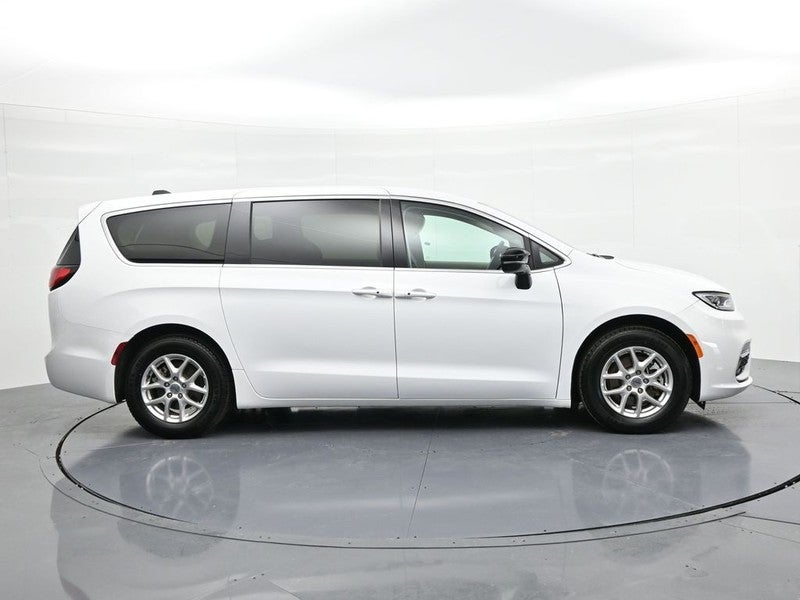 2024 Chrysler Pacifica Touring L FWD