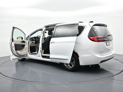 2023 Chrysler Pacifica Limited FWD