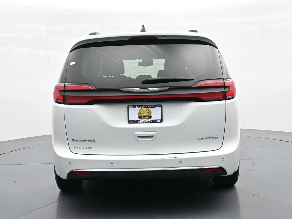 2023 Chrysler Pacifica Limited FWD