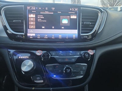 2025 Chrysler Pacifica Limited FWD