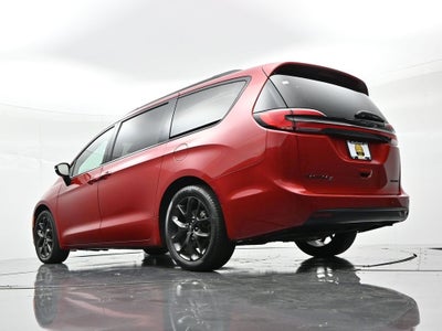 2025 Chrysler Pacifica Limited FWD
