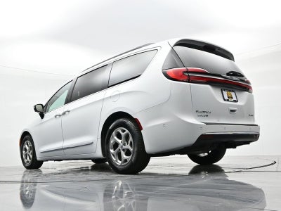 2023 Chrysler Pacifica Limited FWD