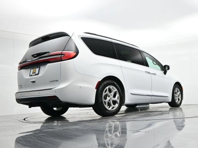 2023 Chrysler Pacifica Limited FWD