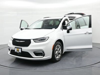 2023 Chrysler Pacifica Limited FWD