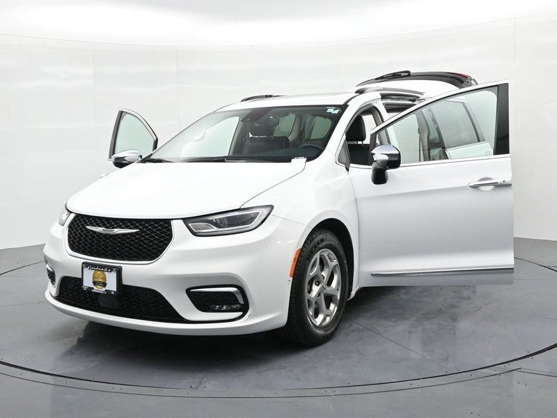 2023 Chrysler Pacifica Limited FWD