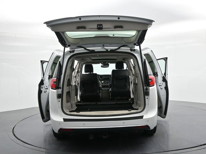 2023 Chrysler Pacifica Limited FWD