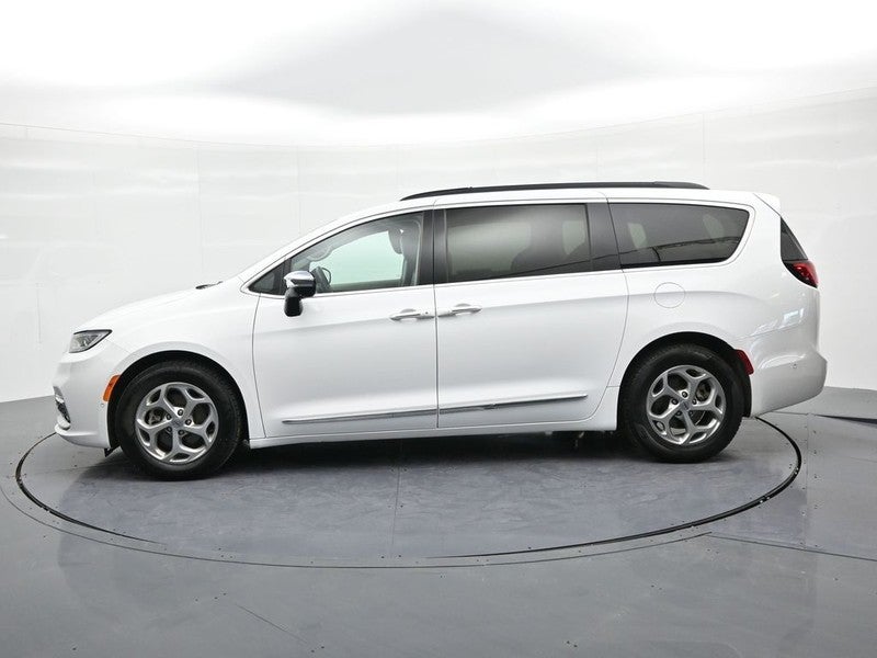 2023 Chrysler Pacifica Limited FWD
