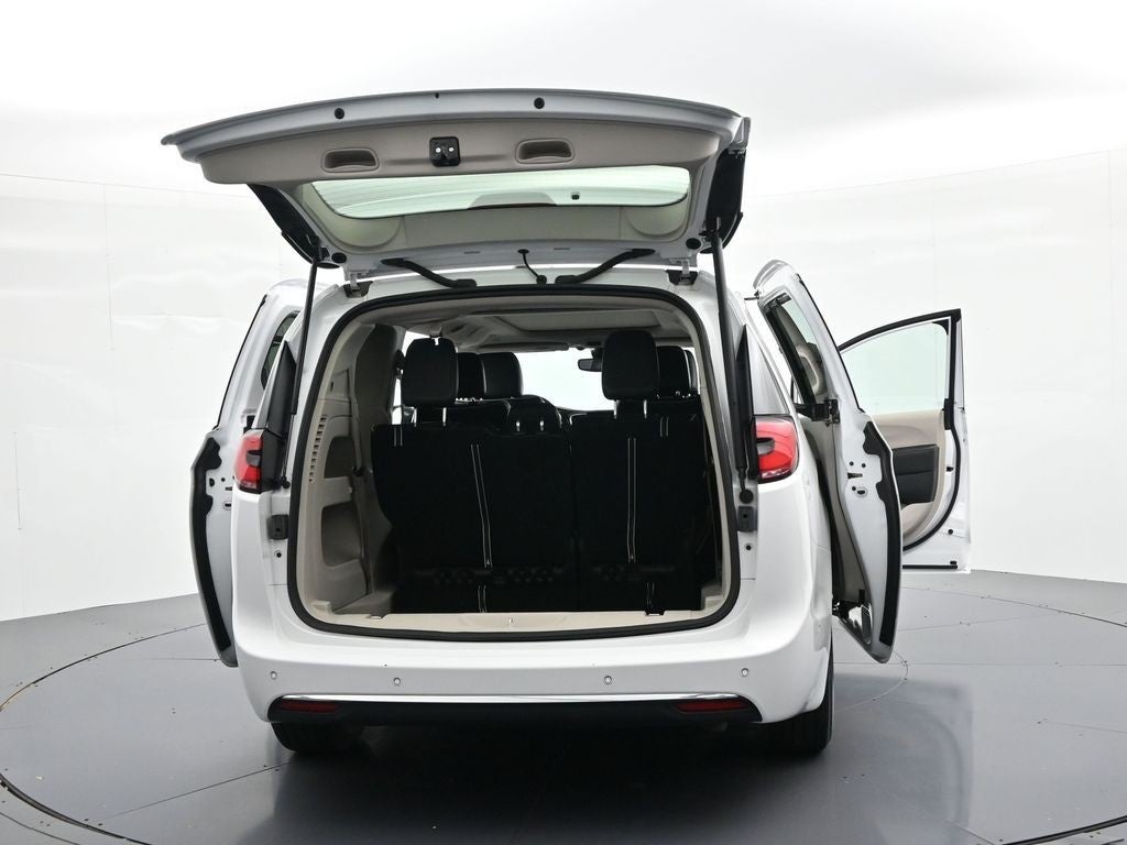 2024 Chrysler Pacifica Limited FWD