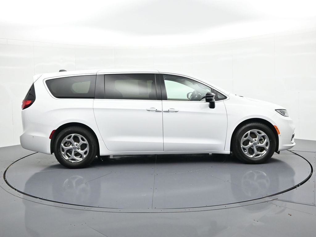 2024 Chrysler Pacifica Limited FWD