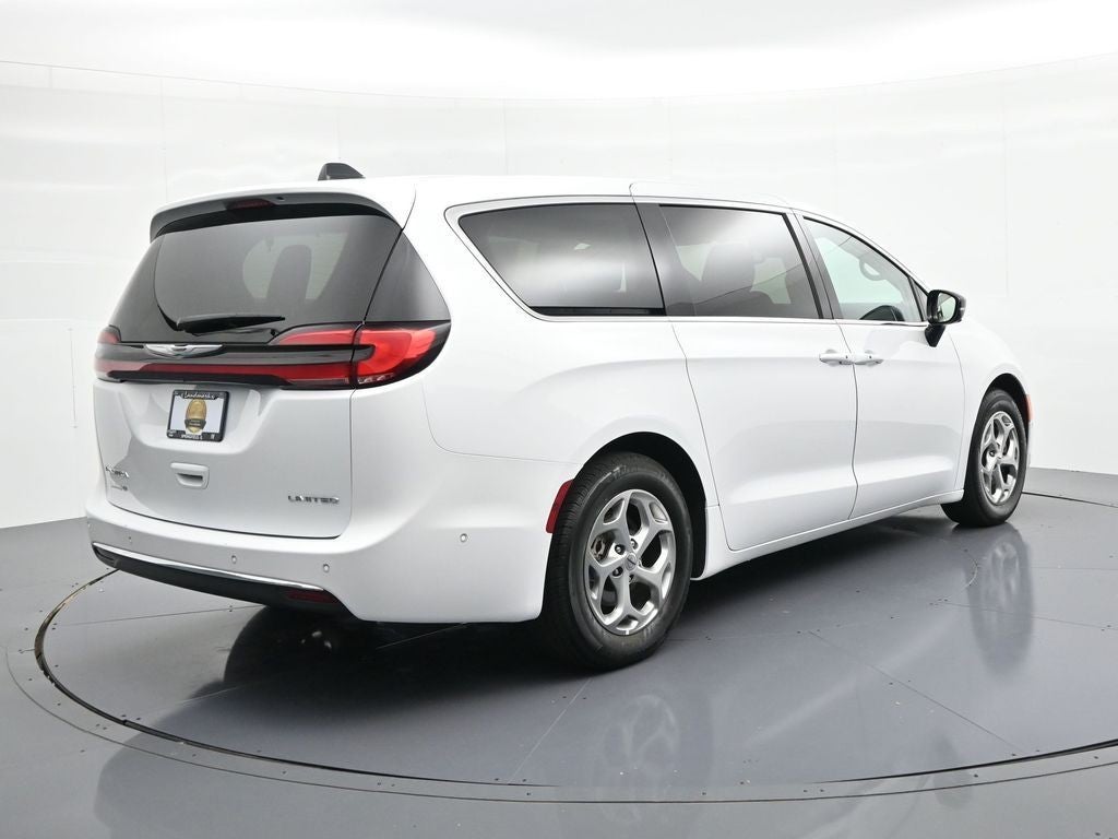 2024 Chrysler Pacifica Limited FWD