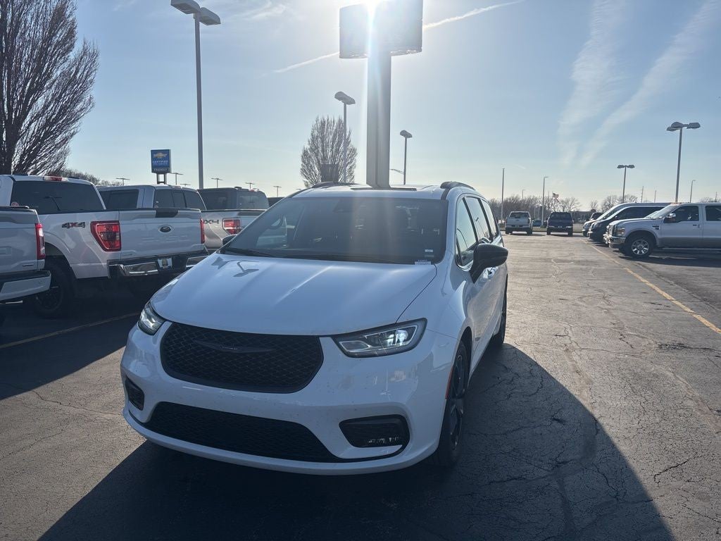 2025 Chrysler Pacifica Limited FWD