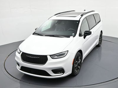 2025 Chrysler Pacifica Limited FWD