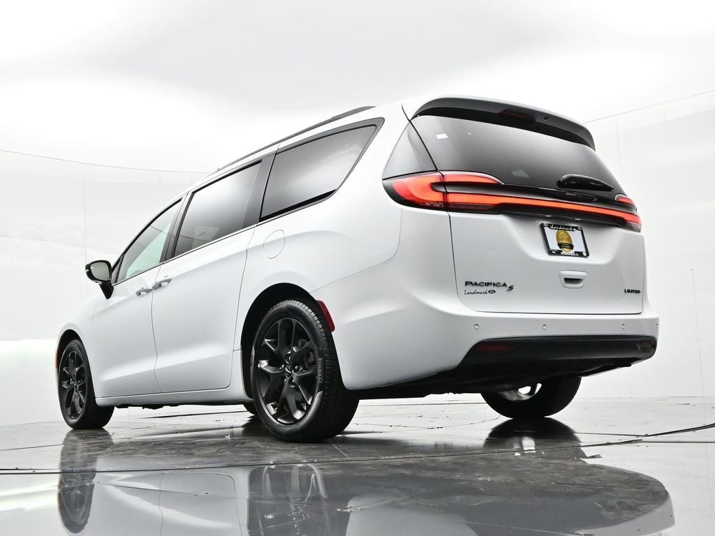 2025 Chrysler Pacifica Limited FWD