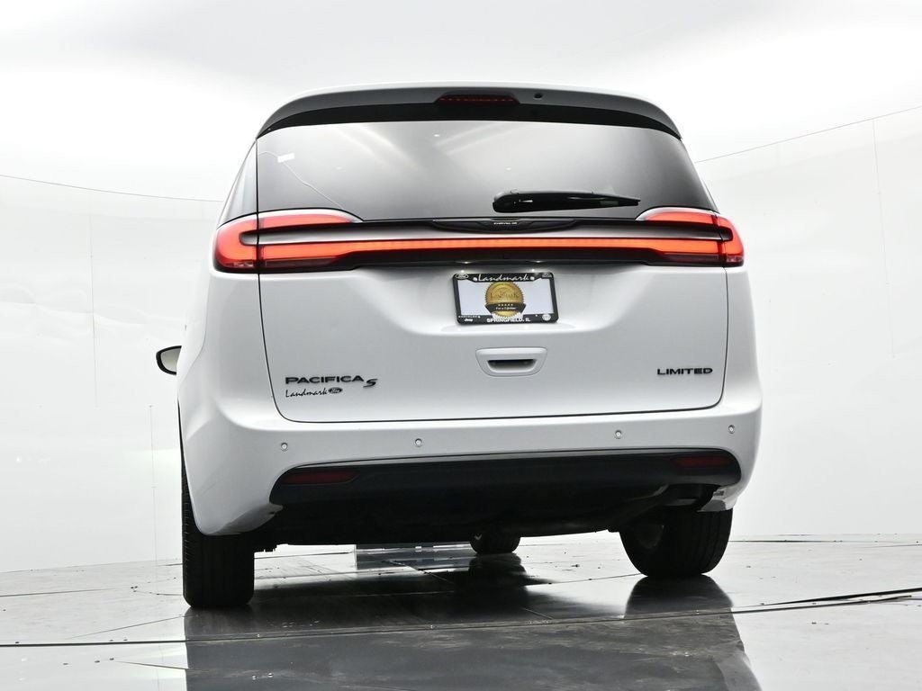 2025 Chrysler Pacifica Limited FWD