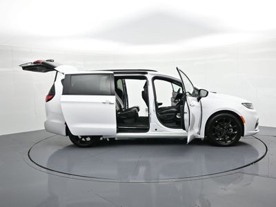 2025 Chrysler Pacifica Limited FWD