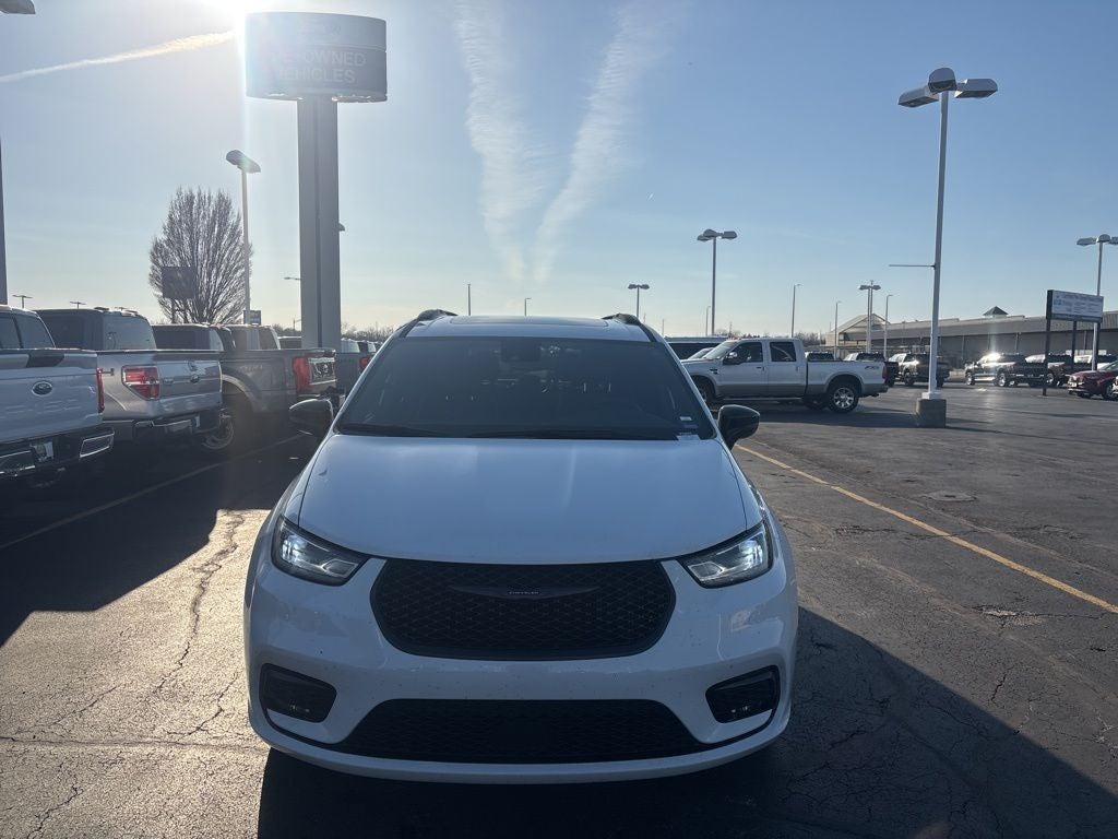 2025 Chrysler Pacifica Limited FWD