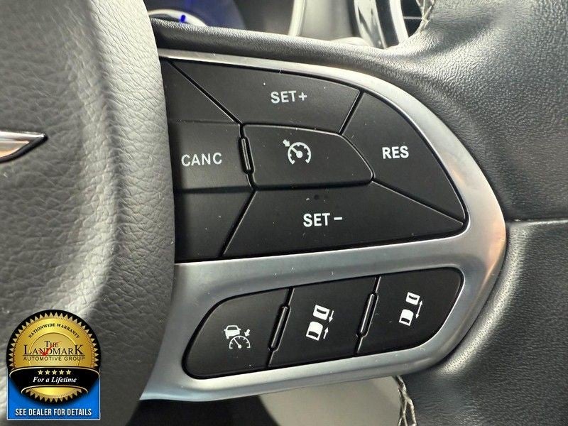 2022 Chrysler Pacifica Hybrid Touring L FWD