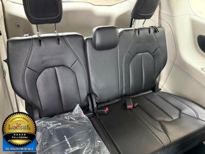 2022 Chrysler Pacifica Hybrid Touring L FWD