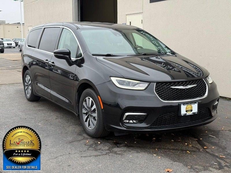 2022 Chrysler Pacifica Hybrid Touring L FWD