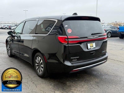 2022 Chrysler Pacifica Hybrid Touring L FWD