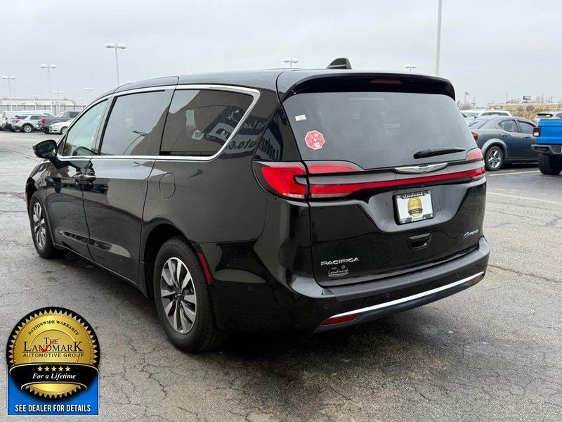 2022 Chrysler Pacifica Hybrid Touring L FWD