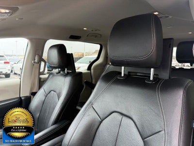 2022 Chrysler Pacifica Hybrid Touring L FWD