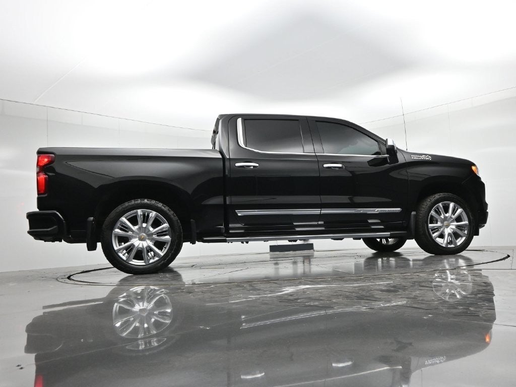 2023 Chevrolet Silverado 1500 4WD Crew Cab 147" High Country