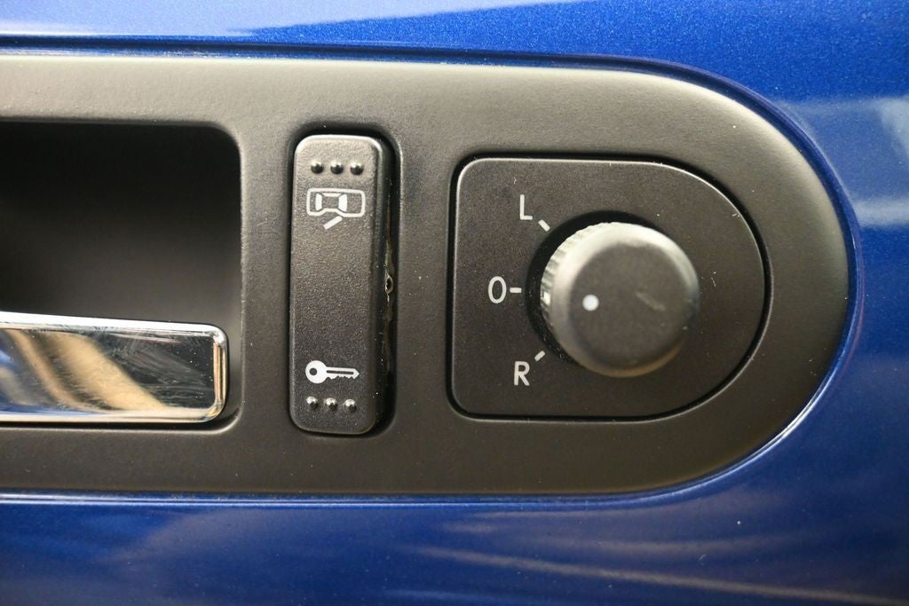 2008 Volkswagen Beetle Convertible 2.5L Black Tie Edition